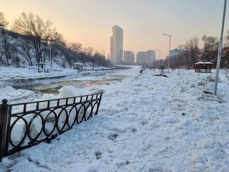 В Алматы устраняют последствия шугохода. Фото: Казселезащита