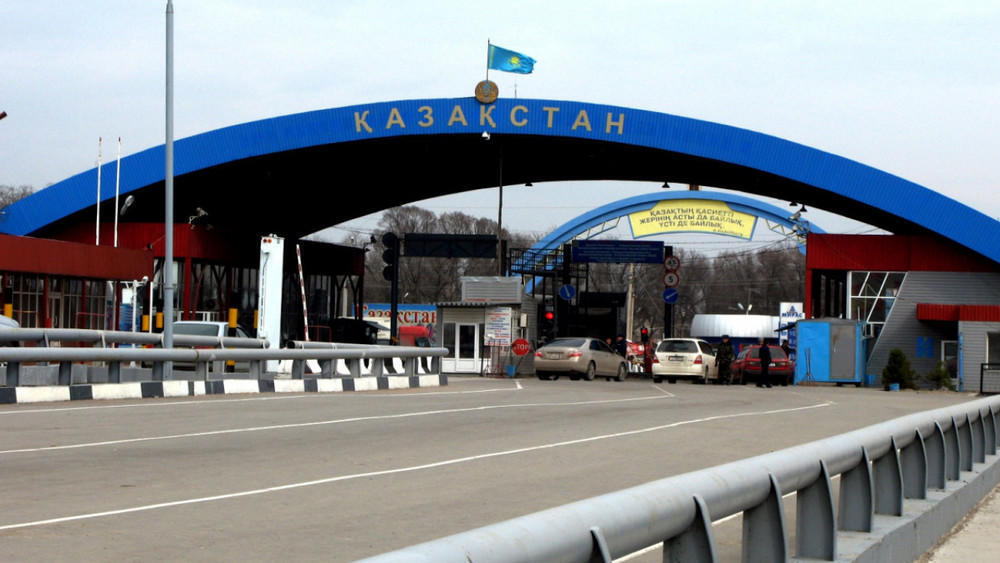 Автомобильные пункты пропуска на казахстанско-китайской границе приостановят работу