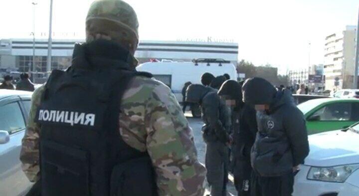 В Караганде задержали 17 человек за хулиганство, изъято оружие
