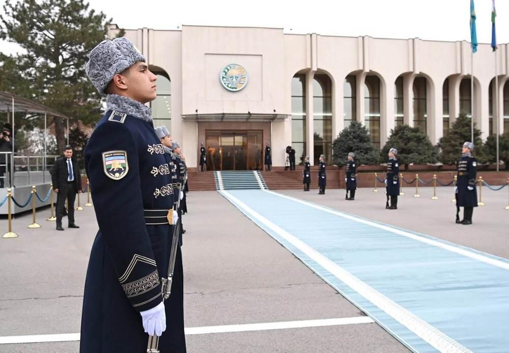 Президент Касым-Жомарт Токаев прибыл с государственным визитом в Узбекистан. Фото: Акорда