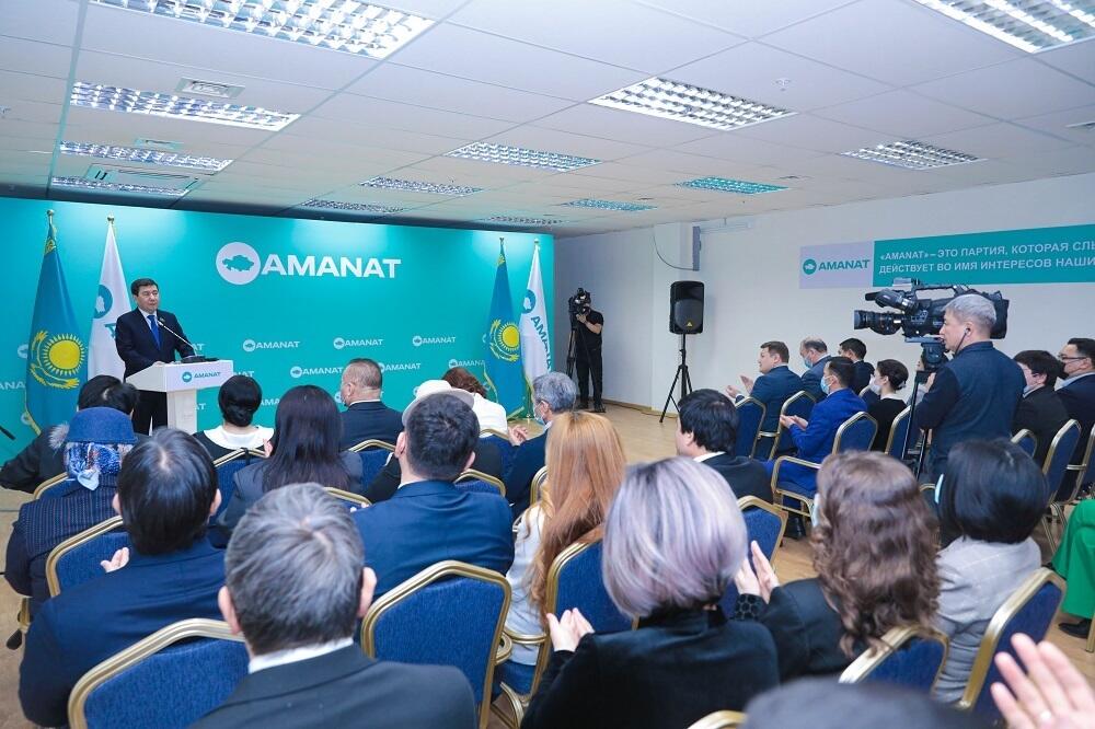 С начала года более 29 тысяч человек вступили в партию AMANAT. Фото: AMANAT