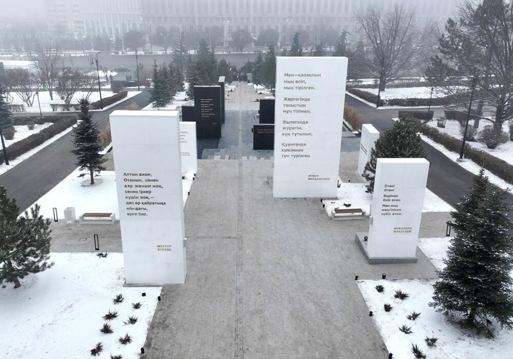 Президент Токаев открыл мемориал жертвам январской трагедии в Алматы. Фото: telegram/БОРТ №1