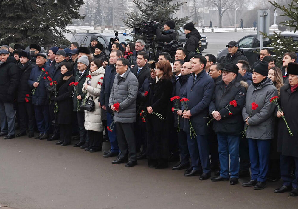 President Tokayev unveils memorial to victims of January tragedy in Almaty. Images | telegram/БОРТ №1