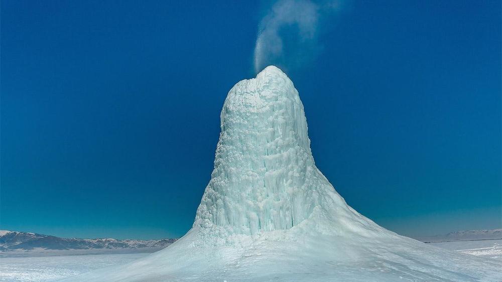 Ледяной "вулкан" в Алматинской области