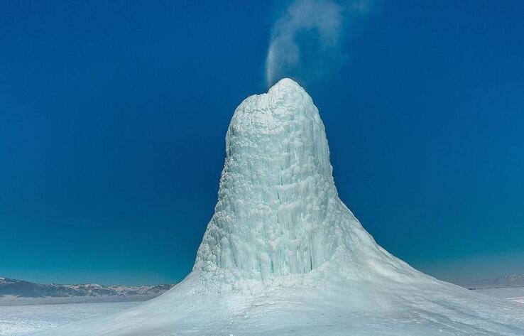 Ледяной "вулкан" в Алматинской области