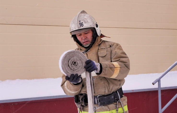 В Казахстане зарплату пожарным и спасателям повысят до 70% 
