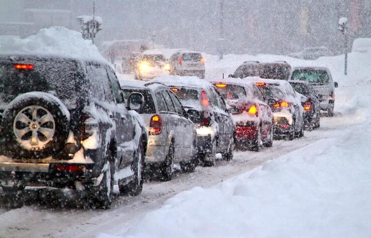 В связи с погодными условиями в Казахстане закрыты 127 участков автодорог