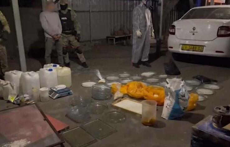 В Алматы ликвидирована нарколаборатория, изъято 100 кг "синтетики"