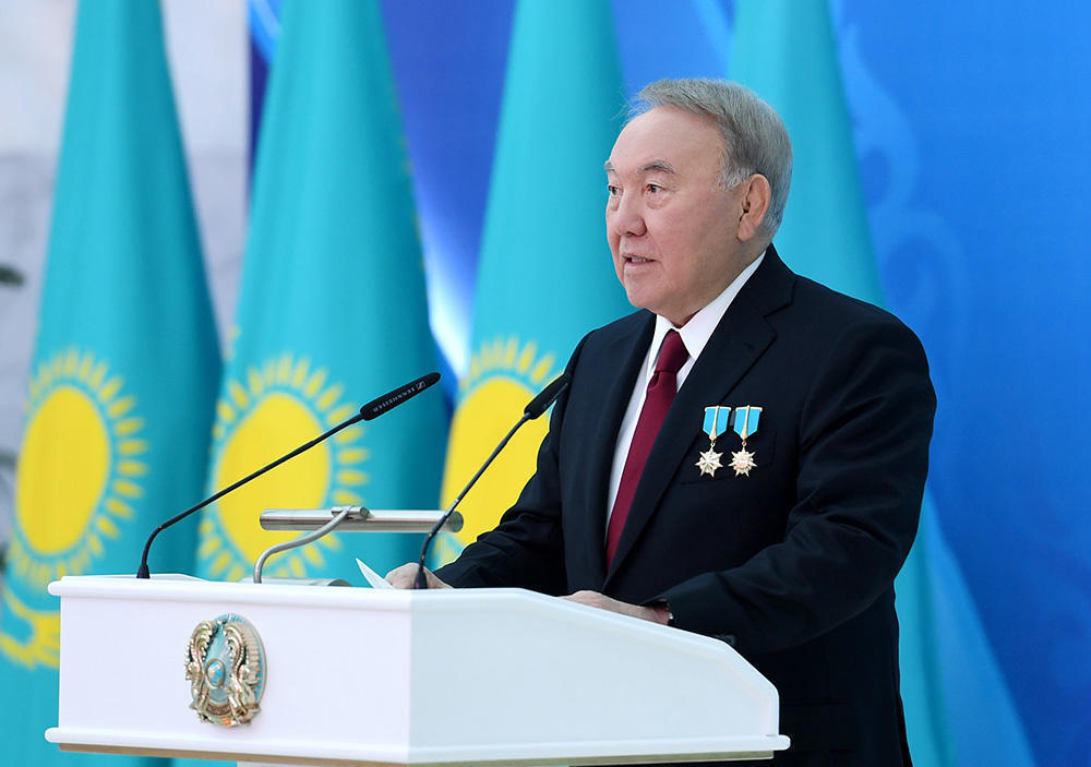 Назарбаева лишат звания почетного сенатора
