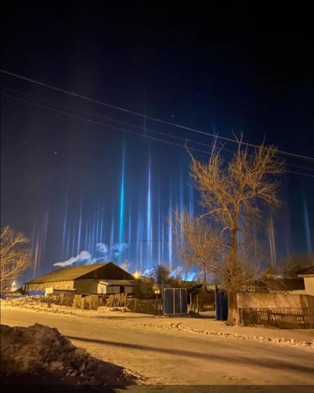 Солтүстік Қазақстанның қысқы аспанындағы жарық бағаналары. Сурет: instagram/tipavlo.dar