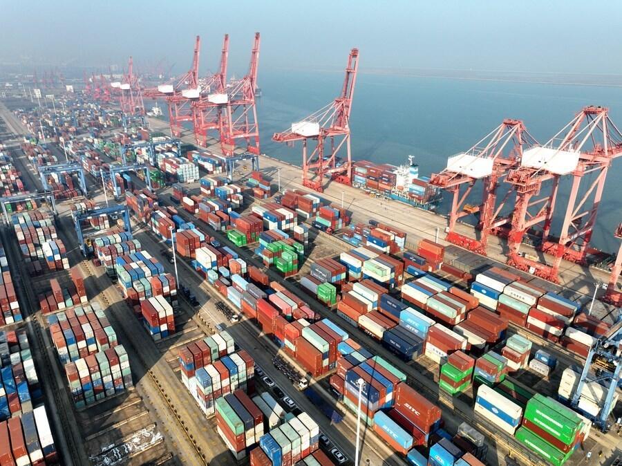 Объем внешней торговли Китая вырос на 7,7 процента в 2022 году 