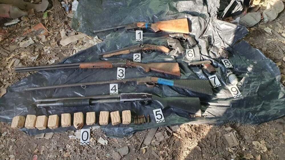 При раскрытии наркопреступлений полицейские обнаружили оружие, похищенное во время январских событий
