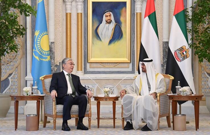 Токаев провел переговоры с президентом ОАЭ 