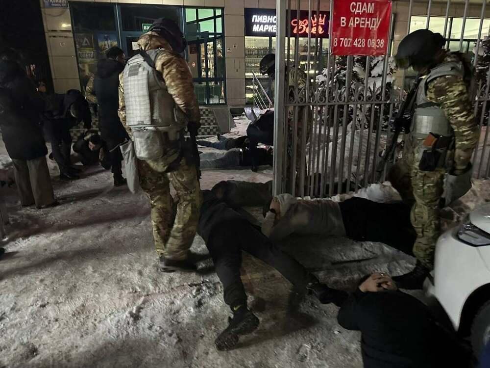 В Алматинской области задержали группу вымогателей