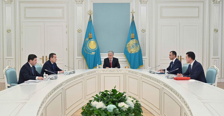 Президент Казахстана провел консультации по роспуску депутатов мажилиса 