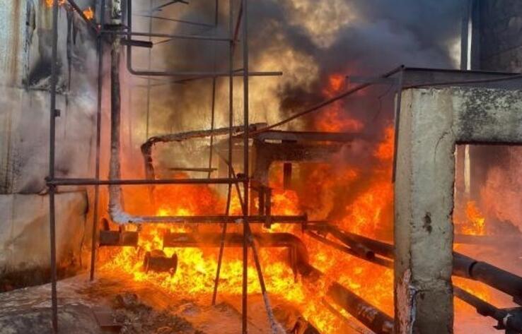 В Атырау на предприятии произошло возгорание масла 