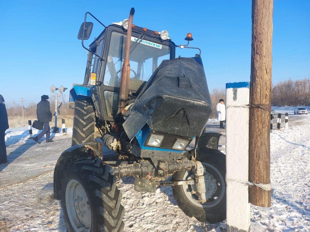 В Жетысуской области трактор столкнулся с товарным поездом . Фото: пресс-служба МВД РК
