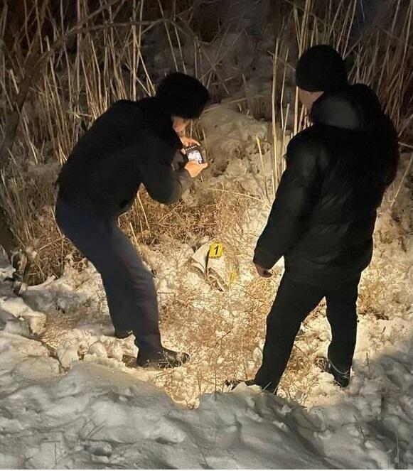В Таразе нашли схрон с оружием, похищенным в ходе январских событий 2022 года . Фото: ДП Жамбылской области