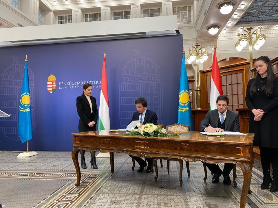 Подписан меморандум между Казахстаном и Венгрией по подготовке кадров в атомной отрасли