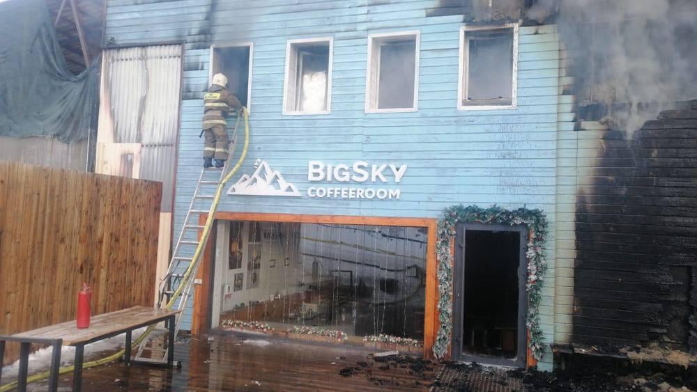 На Шымбулаке в рестобаре произошел крупный пожар