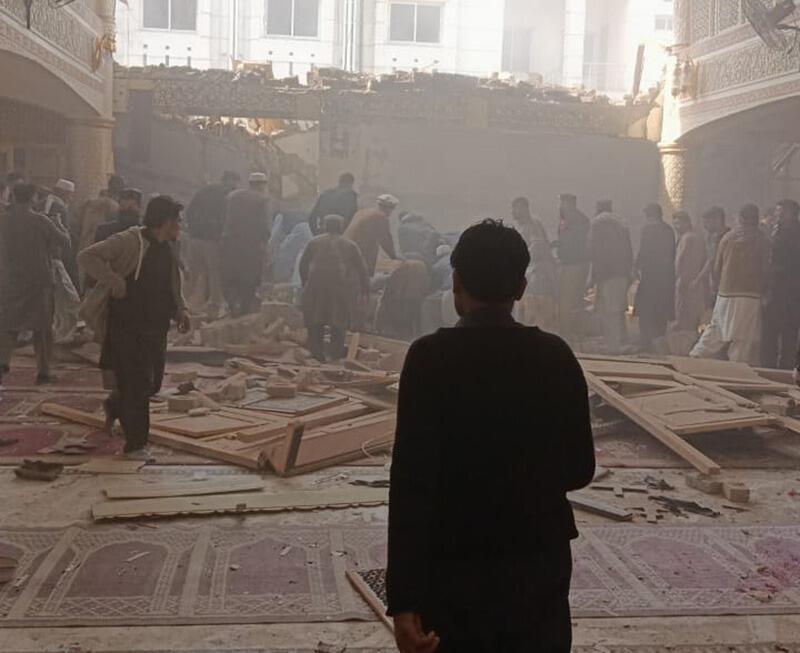 При взрыве в мечети в Пакистане погибли 17 человек