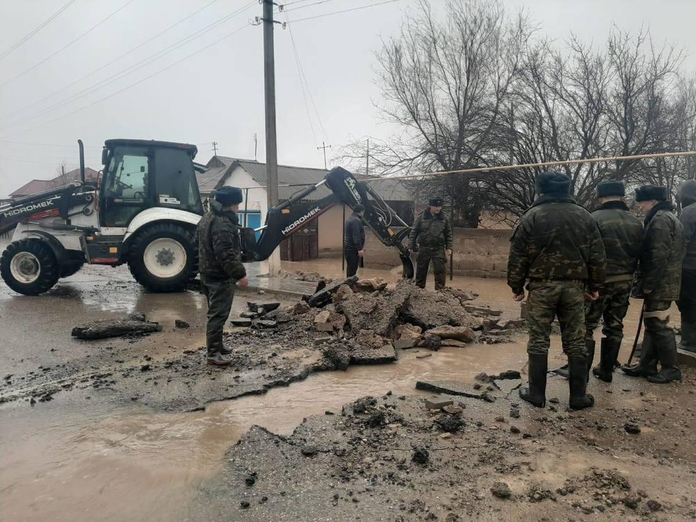 Дворы и улицы подтопило в Туркестанской области 
