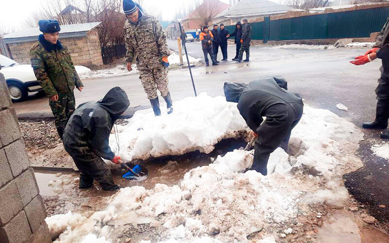 В Туркестанской области ликвидируют последствия паводков. Фото: МЧС РК