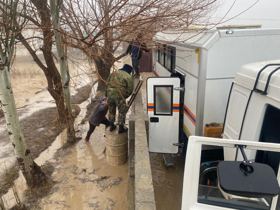 В Туркестанской области из-за паводков эвакуировали более 200 человек