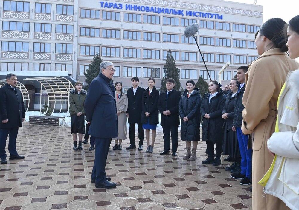Глава государства прибыл с рабочей поездкой в Жамбылскую область. Фото: Глава государства посетил Дом студентов в Таразе / Акорда