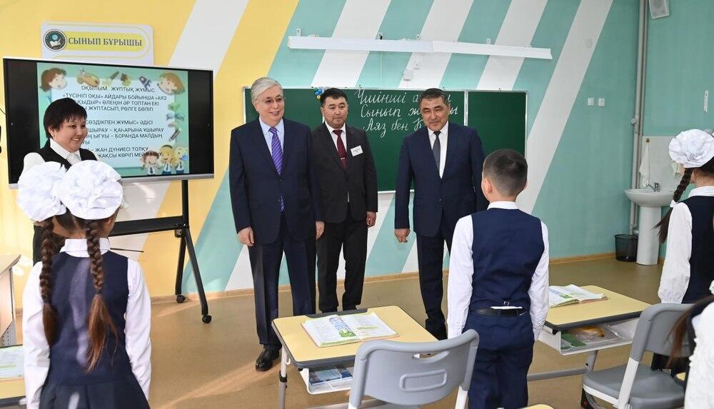Глава государства прибыл с рабочей поездкой в Жамбылскую область. Фото: Президент посетил среднюю школу в селе Коктал Байзакского района / Акорда