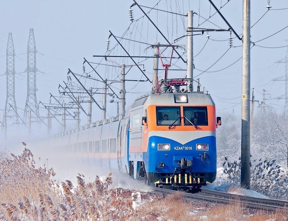Пассажирский поезд сообщением Петропавловск - Алматы загорелся в пути
