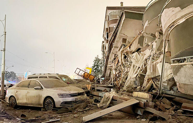 Токаев выразил готовность оказать помощь Турции после землетрясения