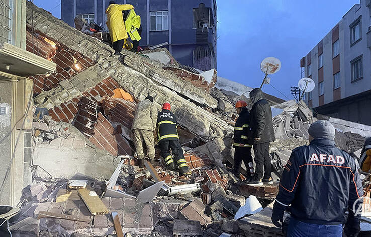 Токаев поручил правительству оказать экстренную помощь Турции