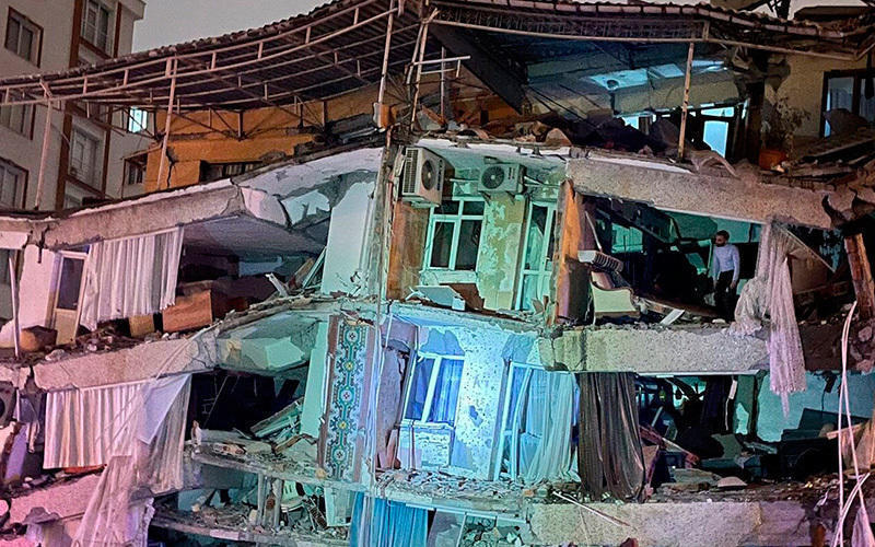  

Четверо казахстанцев без вести пропали при землетрясении в Турции