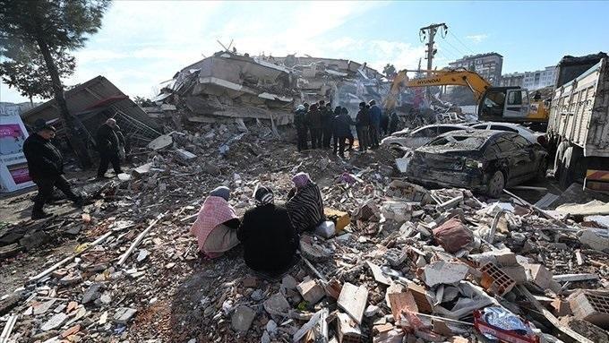 Землетрясение в Турции: казахстанские спасатели используют спецоборудование