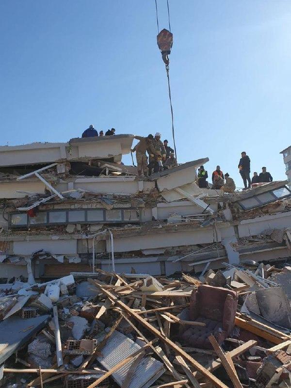 Түркияда Қазақстан азаматының денесі табылып, үйінді астынан шығарылды. Сурет: gov.kz