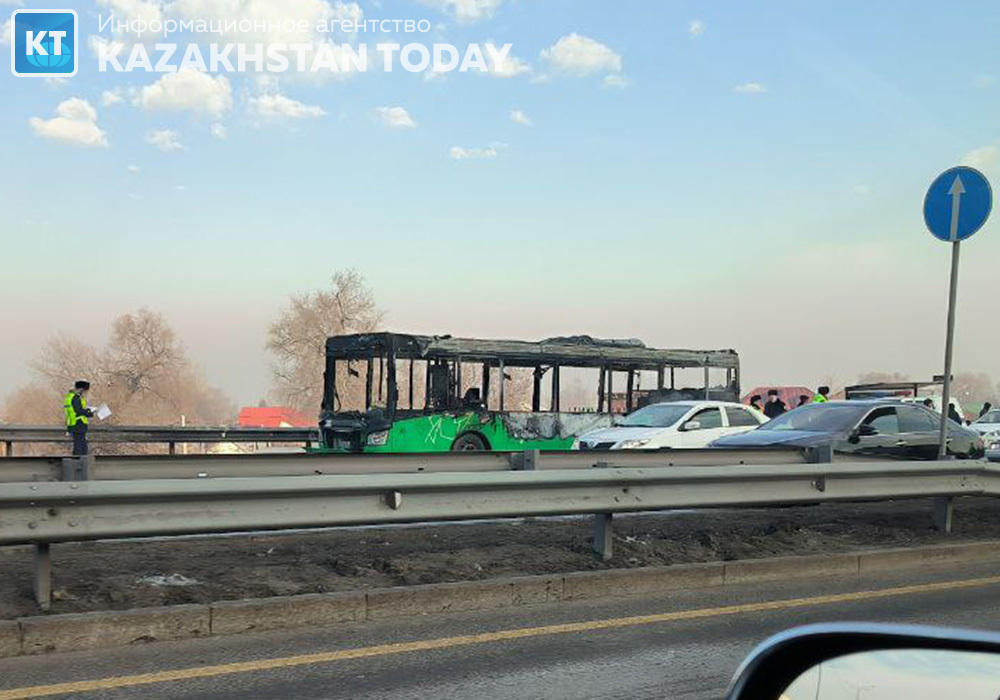 Алматыда жолаушылар автобусы өртеніп кетті