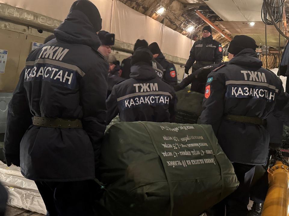 Борт с гуманитарной помощью вылетел из Казахстана в Турцию. Фото: МЧС РК