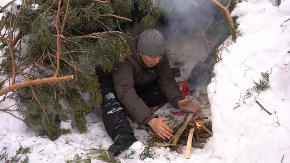 Life hacks from rescuers: how to survive in the winter forest