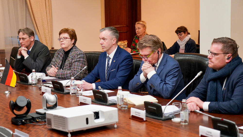 Роман Скляр провел встречу с делегацией бундестага ФРГ. Фото: пресс-служба премьр-министра РК 