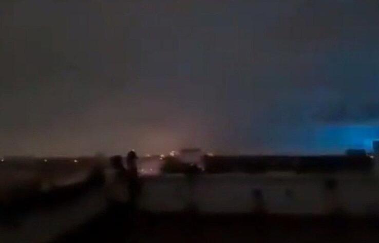 В соцсетях появилось видео голубой вспышки в небе перед землетрясением в Турции и Сирии