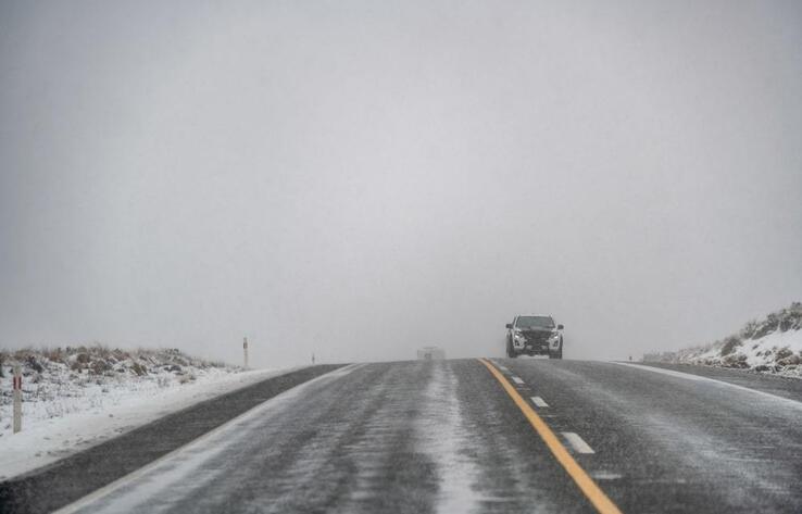 В пяти областях Казахстана из-за погоды ограничено движение на дорогах республиканского значения
