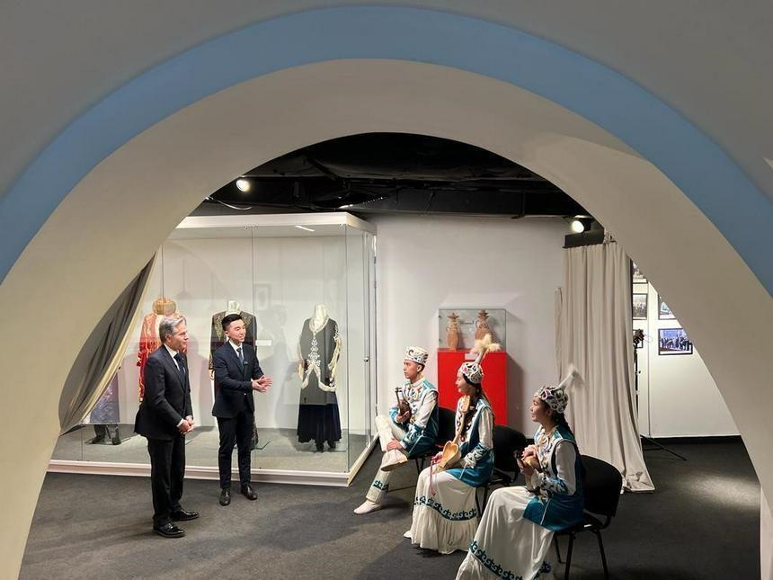 Antony Blinken visits Kazakh National University of Arts