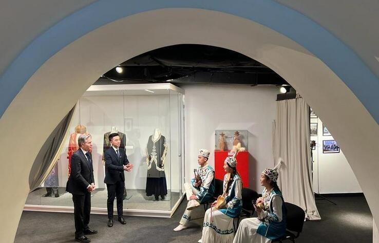 Antony Blinken visits Kazakh National University of Arts