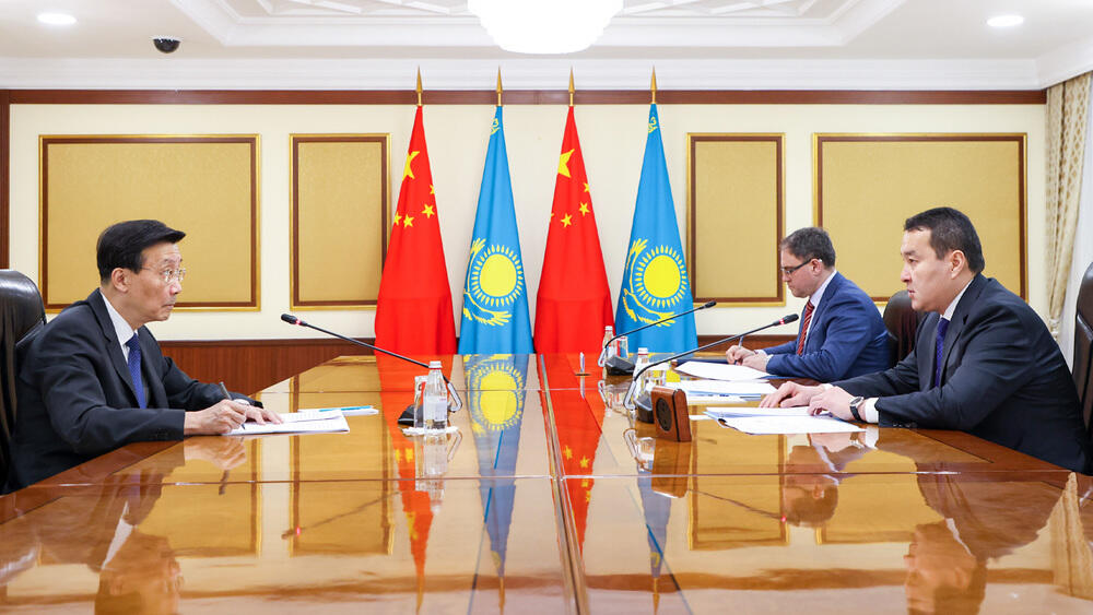 Алихан Смаилов и Чжан Сяо обсудили ключевые вопросы сотрудничества между Казахстаном и Китаем