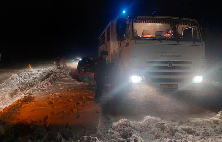 Более 70 автомобилей стали заложниками непогоды в Абайском районе