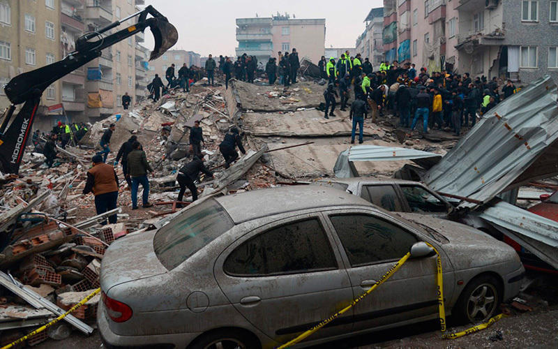 Число жертв землетрясений в Турции достигло почти 46 тысяч человек 