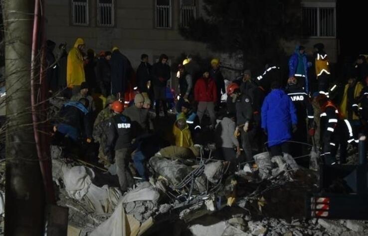 Свыше 240 человек, причастных к строительству обрушившихся зданий, арестовали в Турции 