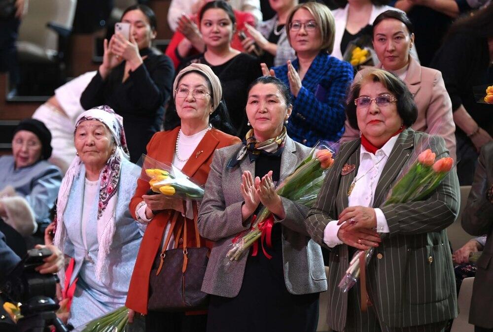 Президент поздравил всех женщин с праздником 8 Марта. Фото: Акорда