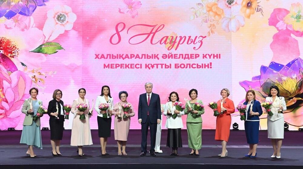 Президент поздравил всех женщин с праздником 8 Марта